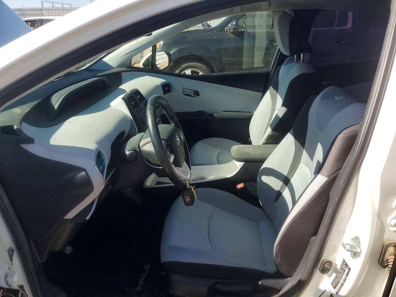 2016 TOYOTA PRIUS THREE photo 13