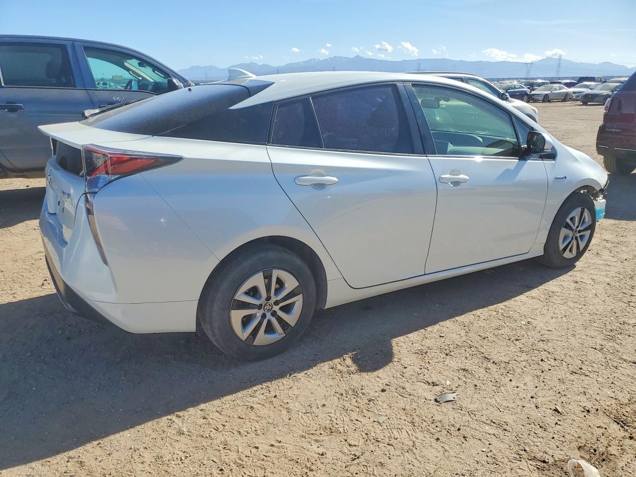 2016 TOYOTA PRIUS THREE photo 5