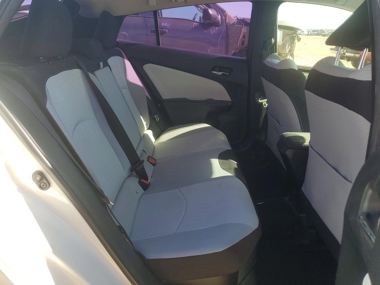 2016 TOYOTA PRIUS THREE photo 19