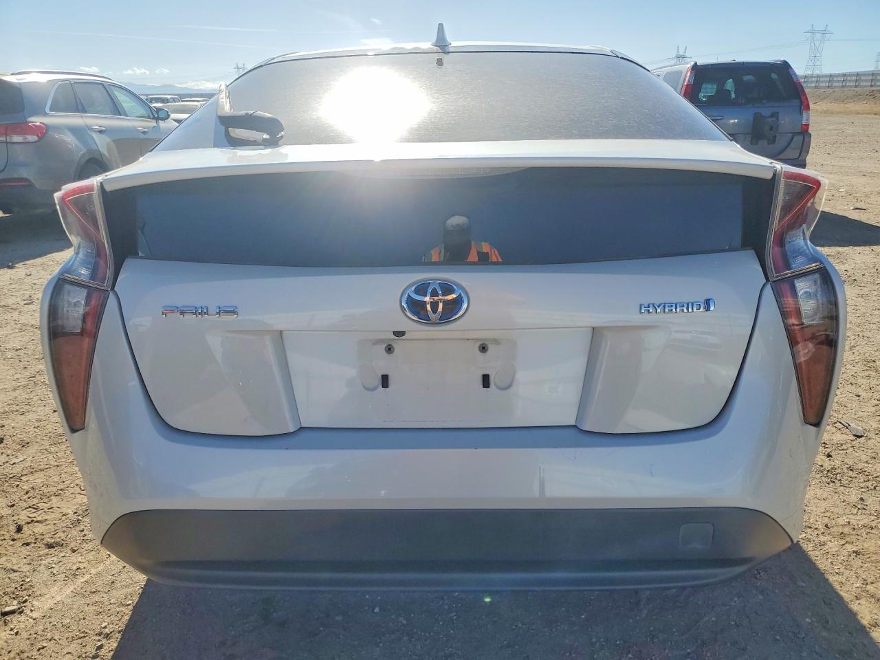 2016 TOYOTA PRIUS THREE photo 11
