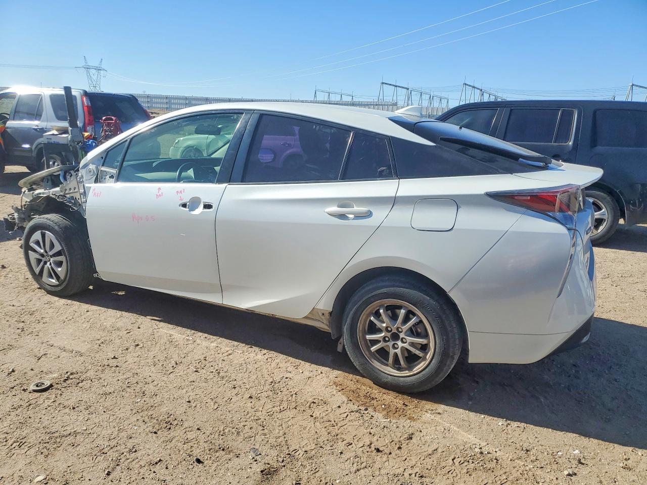 2016 TOYOTA PRIUS THREE photo 3