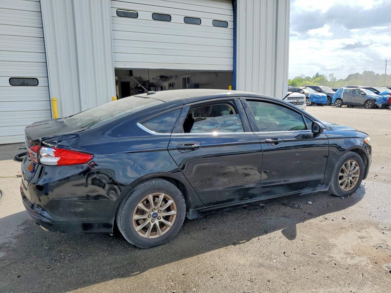 2017 FORD FUSION S photo 5