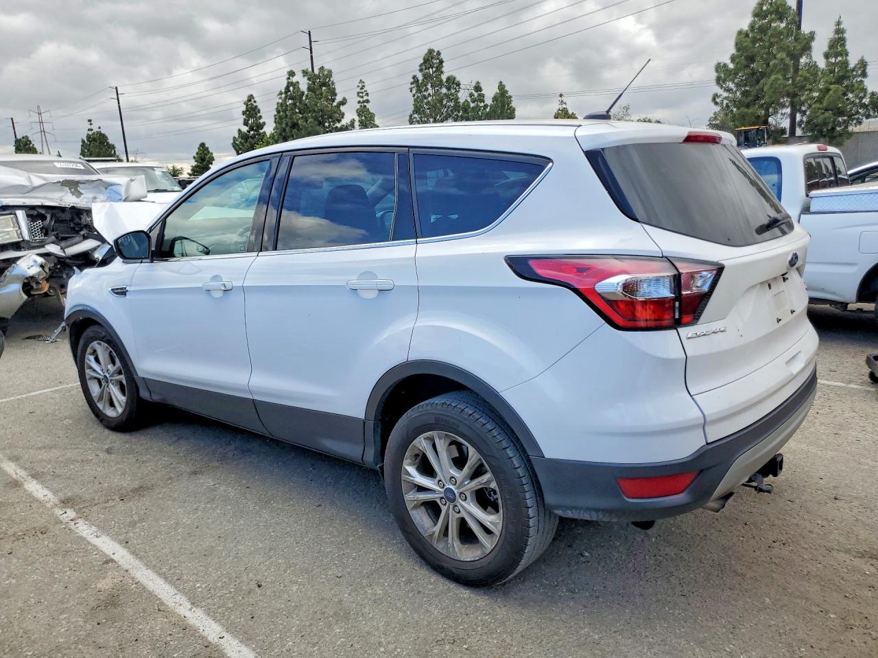 2017 FORD ESCAPE SE photo 3