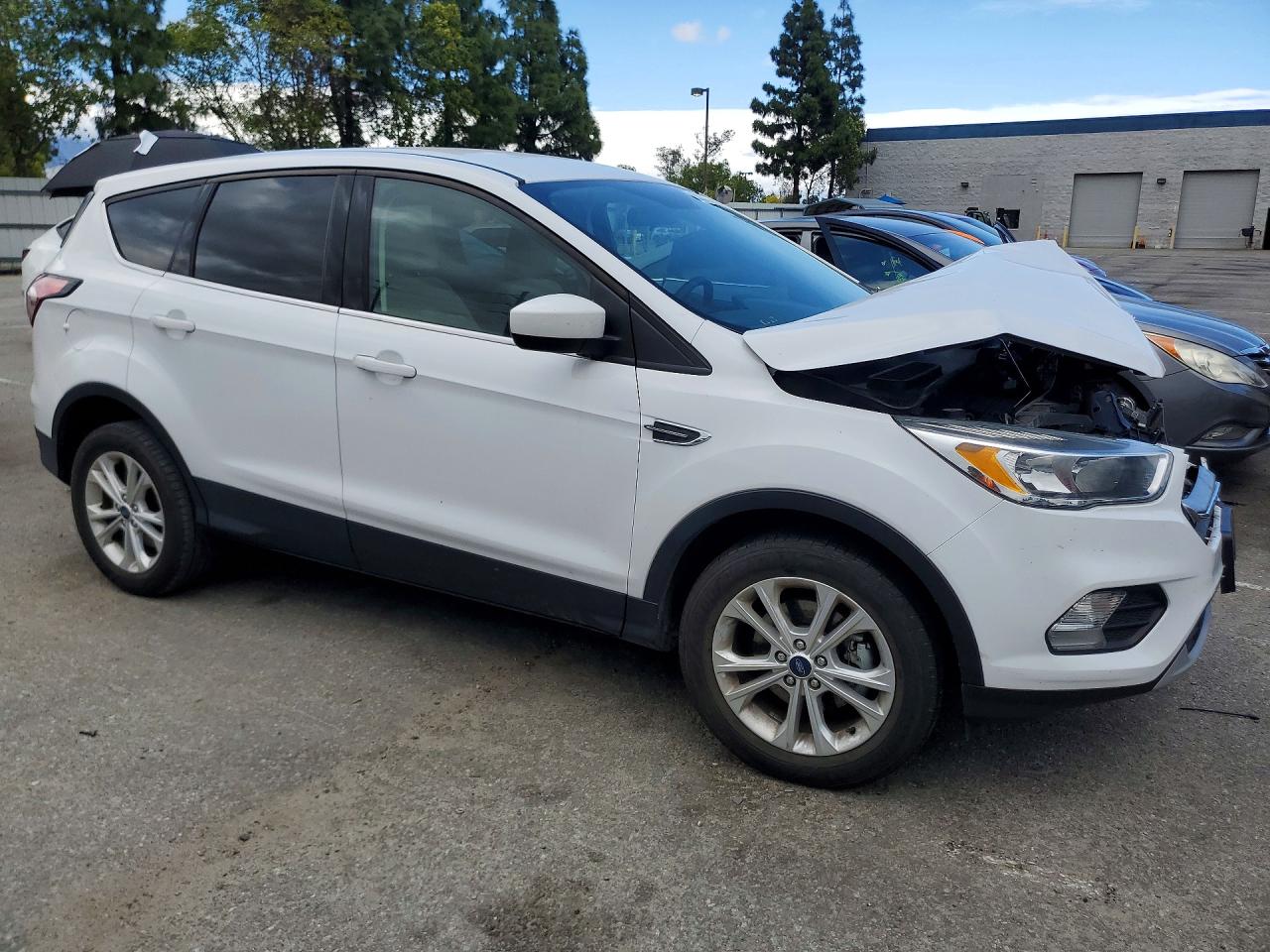 2017 FORD ESCAPE SE photo 7