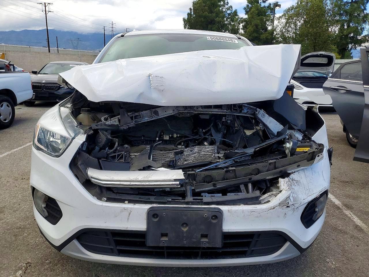 2017 FORD ESCAPE SE photo 9