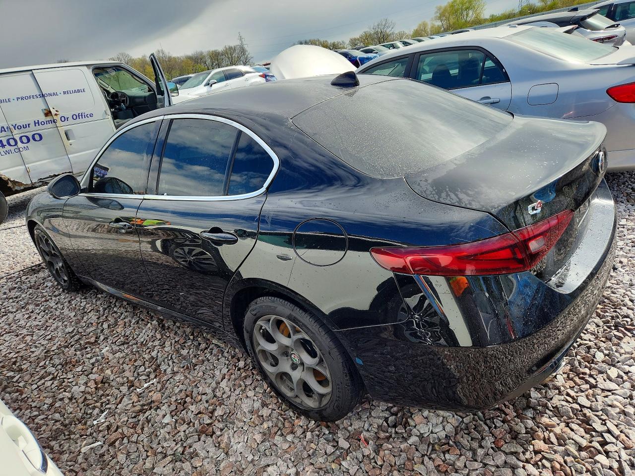 2017 ALFA ROMEO GIULIA Q4 photo 3