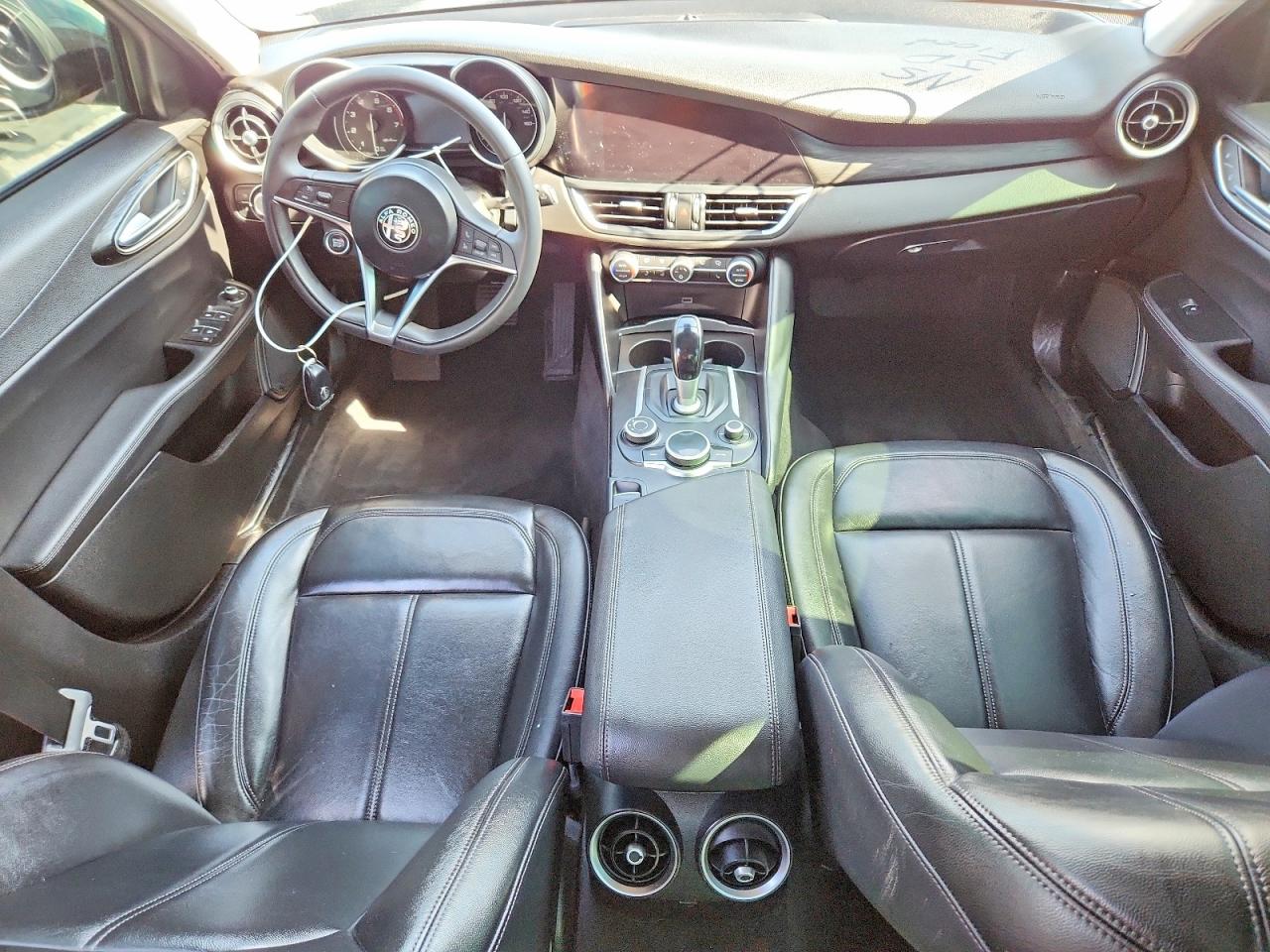 2017 ALFA ROMEO GIULIA Q4 photo 15
