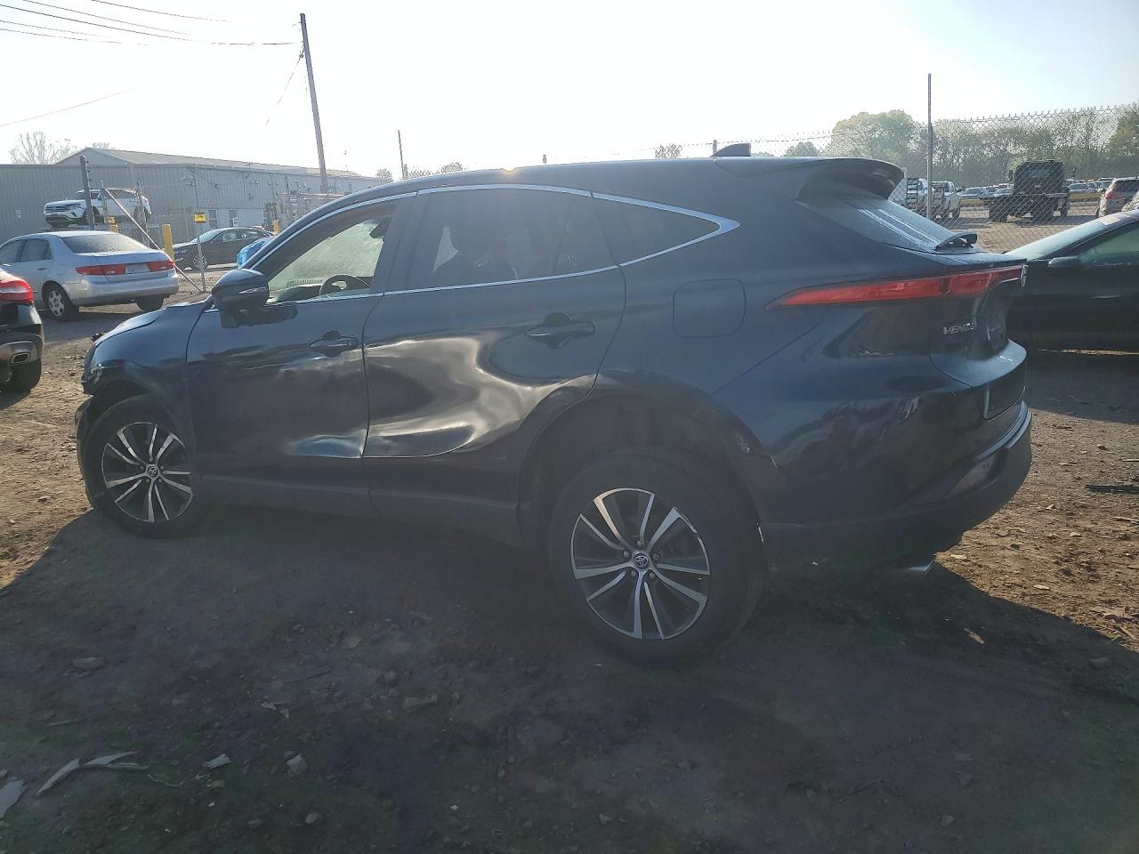 2022 TOYOTA VENZA photo 2