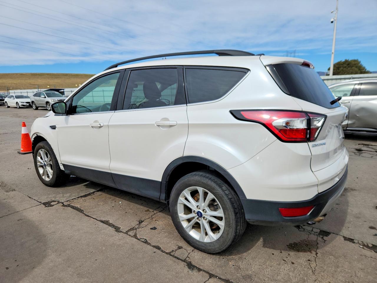 2018 FORD ESCAPE SE photo 2