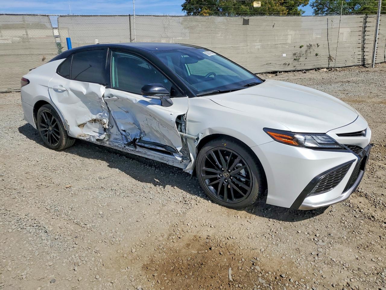 2022 TOYOTA CAMRY XSE photo 4