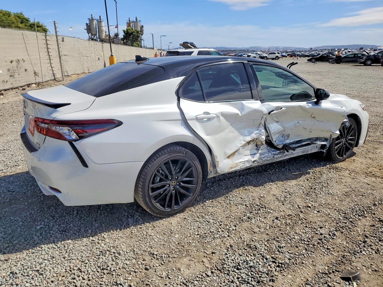 2022 TOYOTA CAMRY XSE photo 3