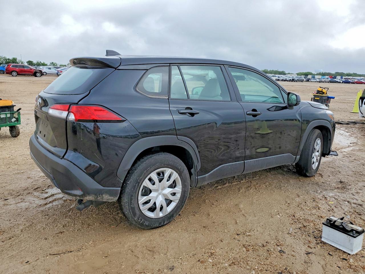 2024 TOYOTA COROLLA CROSS L photo 3