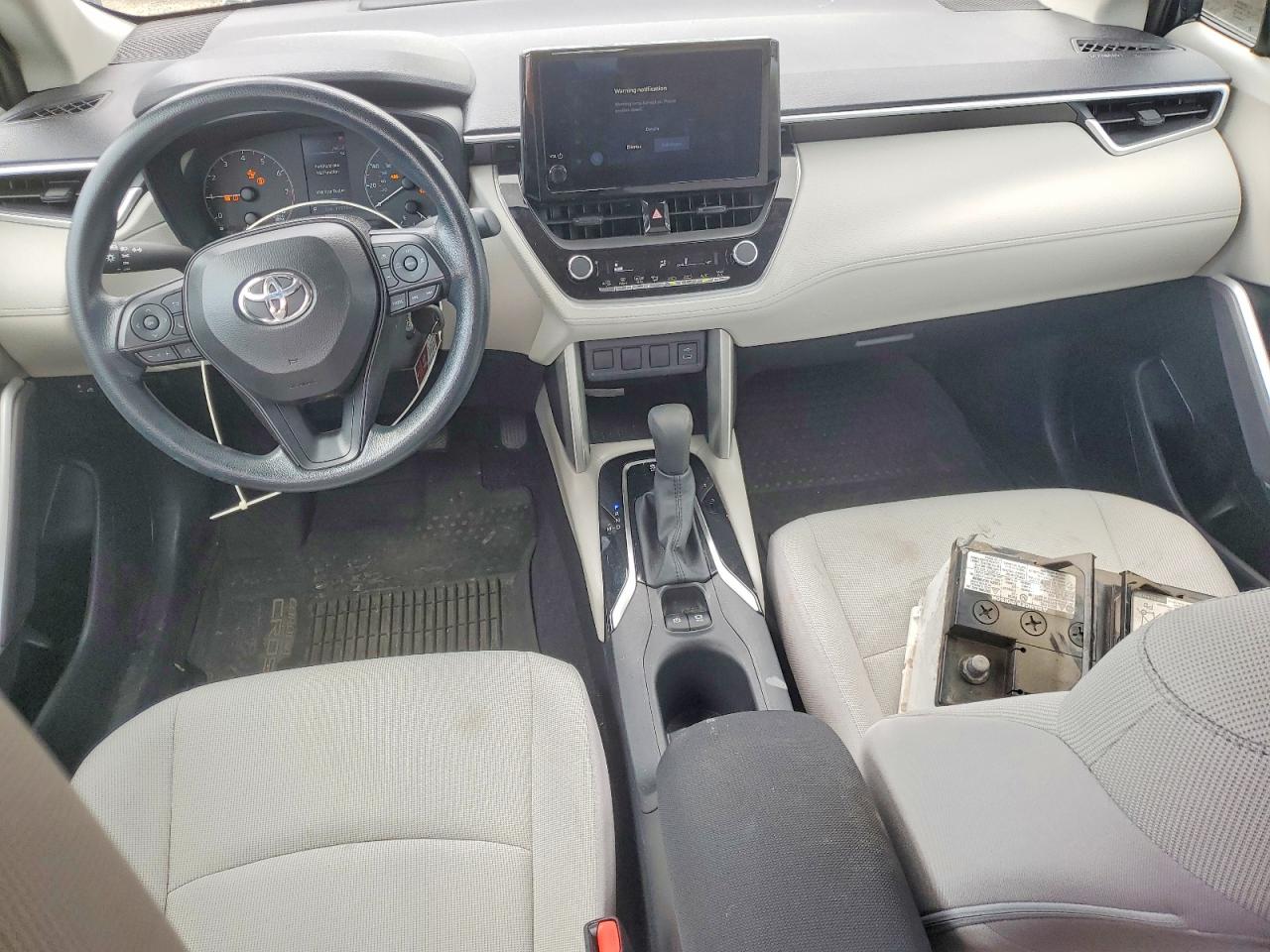 2024 TOYOTA COROLLA CROSS L photo 8