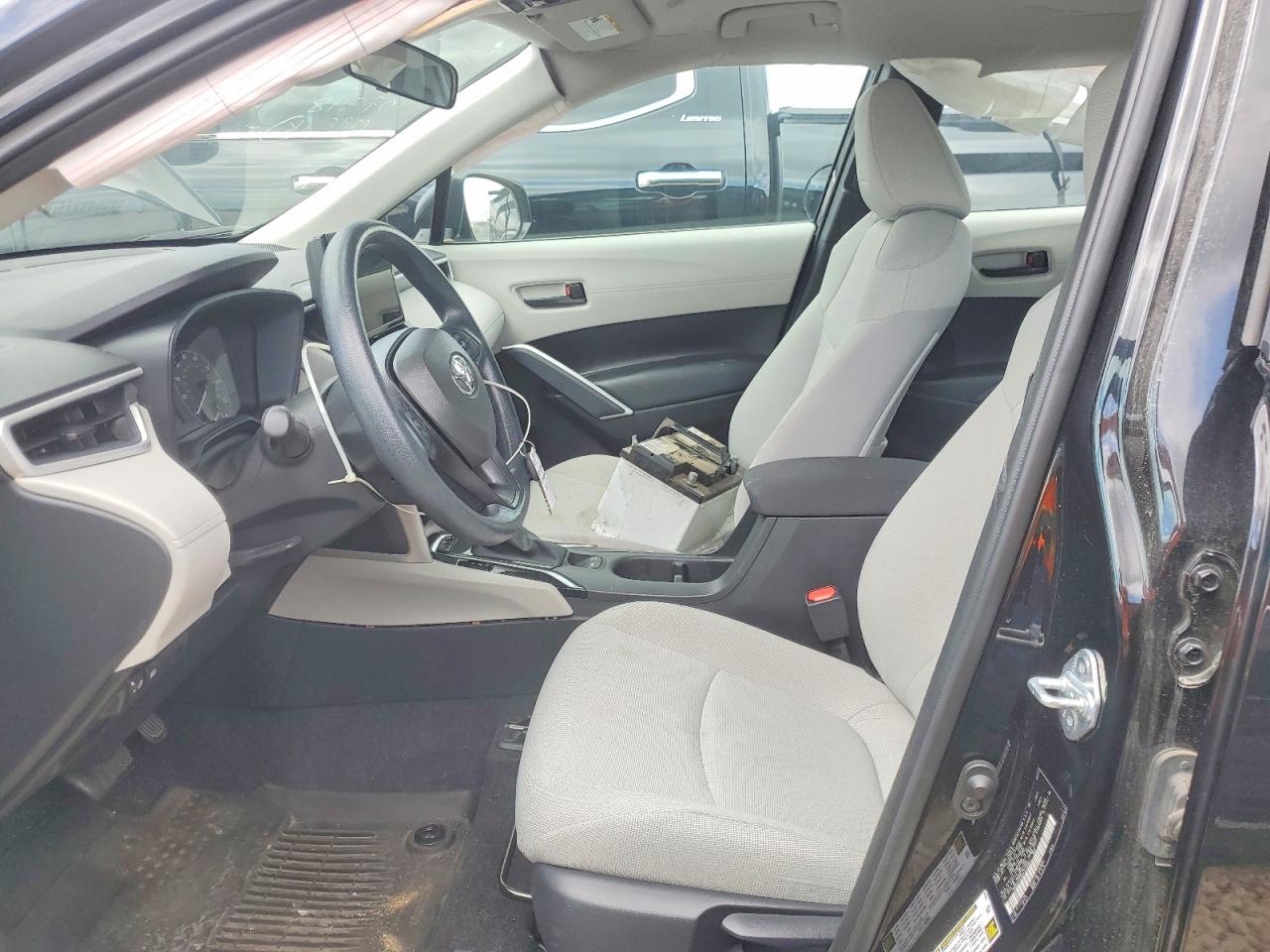2024 TOYOTA COROLLA CROSS L photo 7