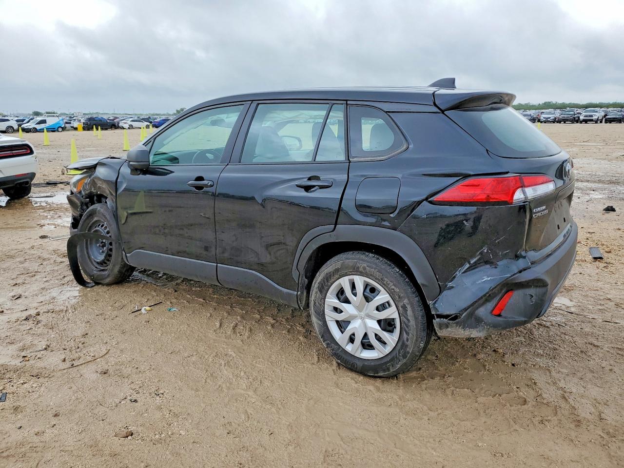 2024 TOYOTA COROLLA CROSS L photo 2