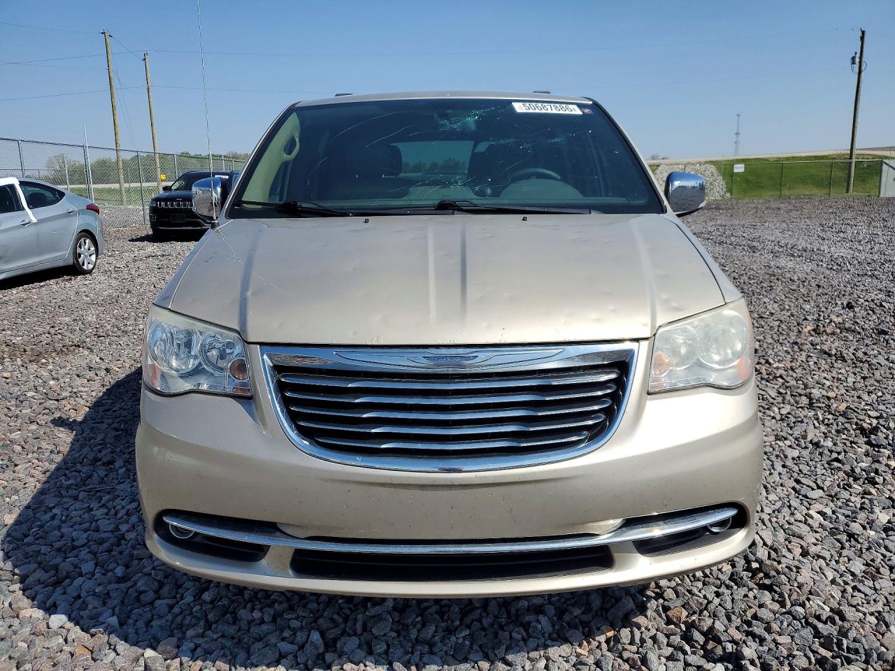 2013 CHRYSLER TOWN & COUNTRY TOURING L photo 9