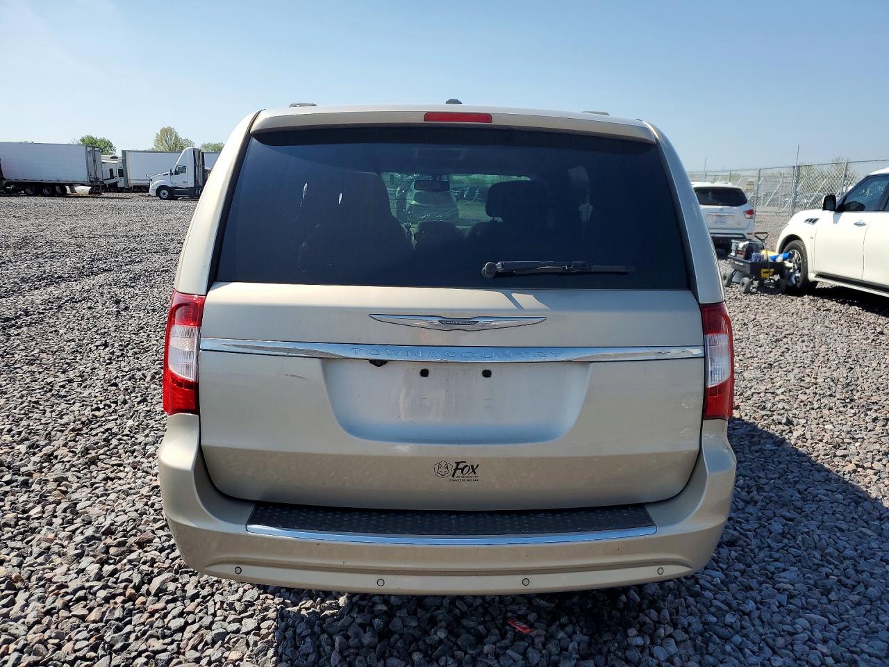 2013 CHRYSLER TOWN & COUNTRY TOURING L photo 11