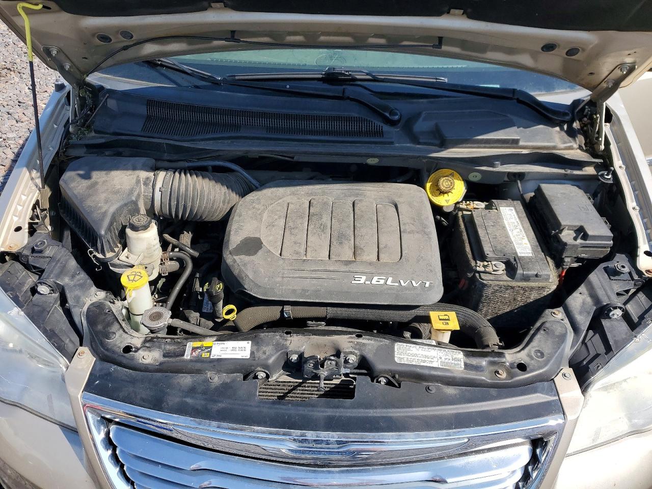 2013 CHRYSLER TOWN & COUNTRY TOURING L photo 23