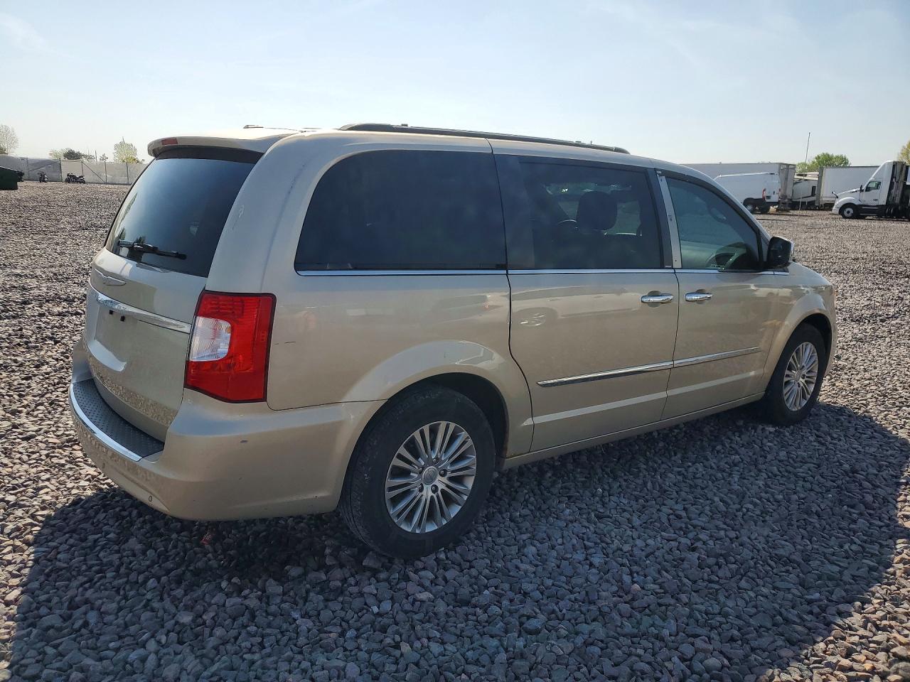 2013 CHRYSLER TOWN & COUNTRY TOURING L photo 5