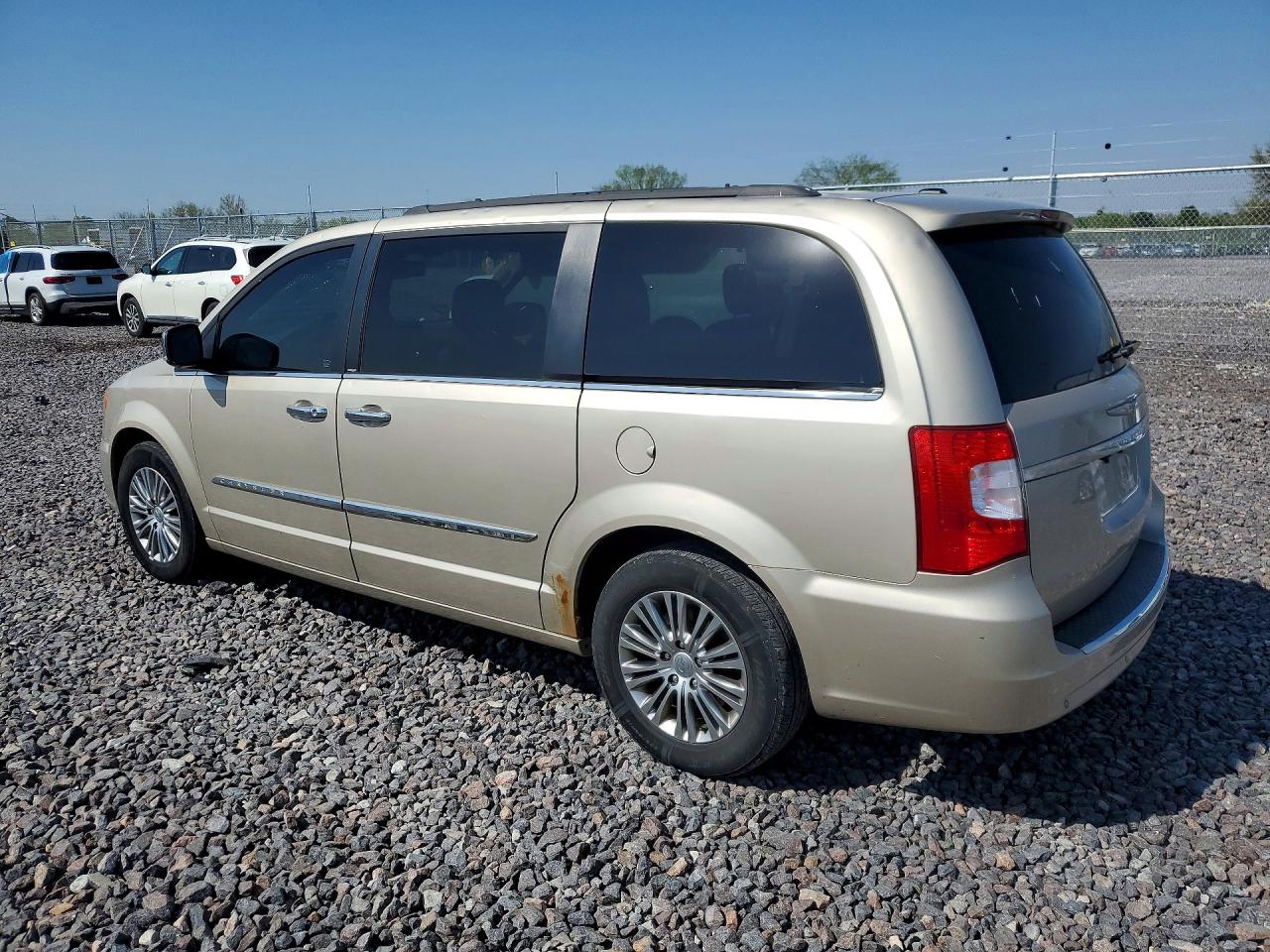 2013 CHRYSLER TOWN & COUNTRY TOURING L photo 3