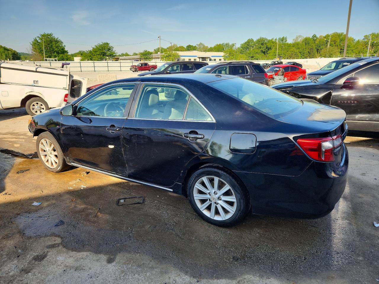 2012 TOYOTA CAMRY XLE photo 2