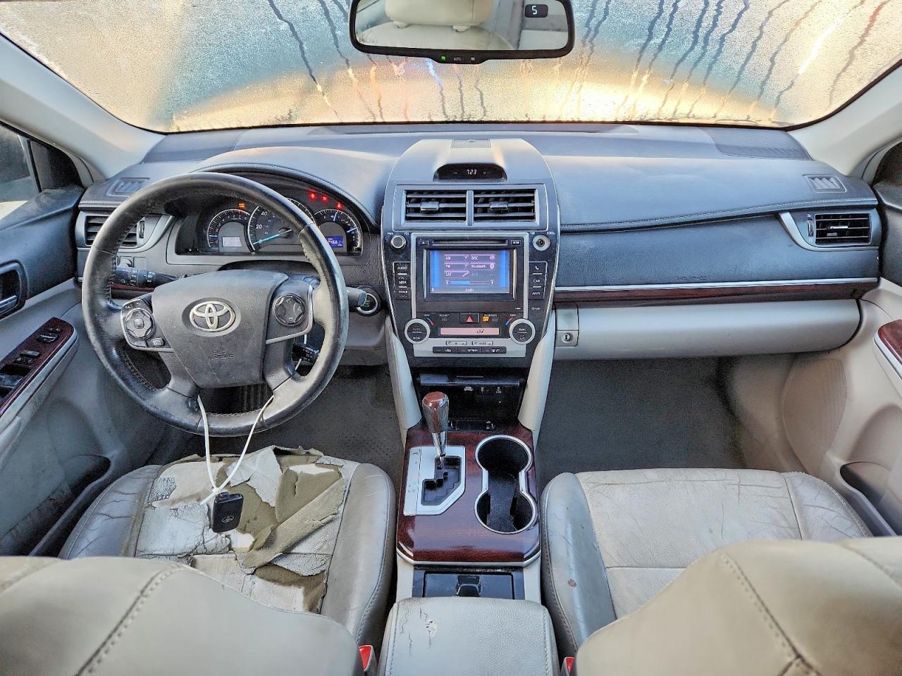2012 TOYOTA CAMRY XLE photo 8