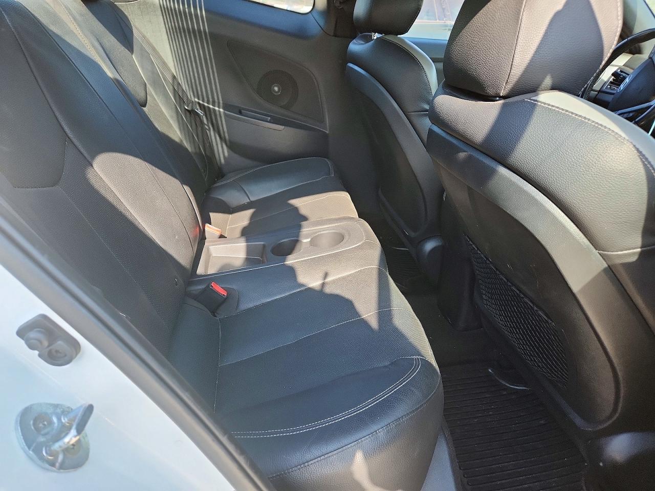 2016 HYUNDAI VELOSTER TURBO photo 19