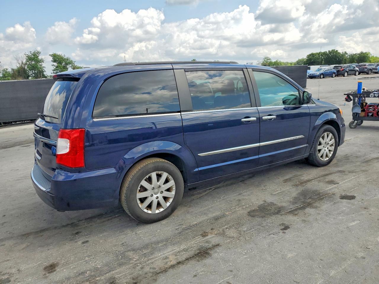 2015 CHRYSLER TOWN & COUNTRY TOURING photo 3