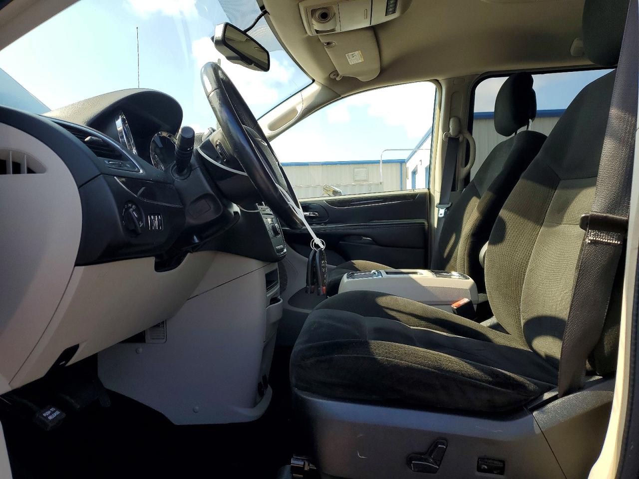 2015 CHRYSLER TOWN & COUNTRY TOURING photo 7