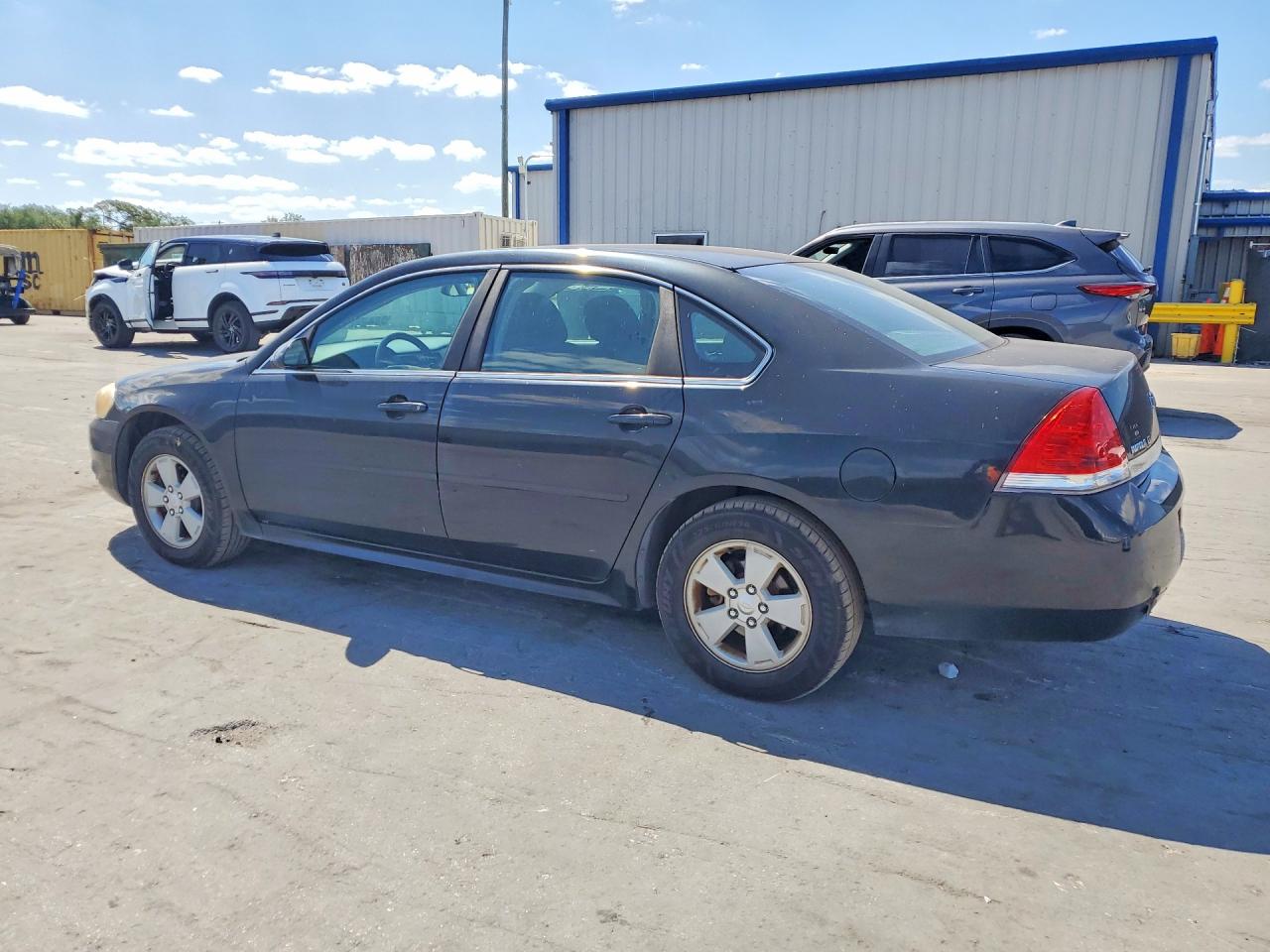 2011 CHEVROLET IMPALA LT photo 3