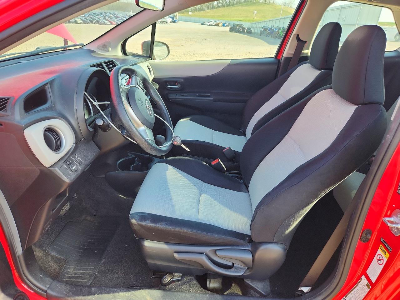 2012 TOYOTA YARIS 3-DOOR LE photo 7