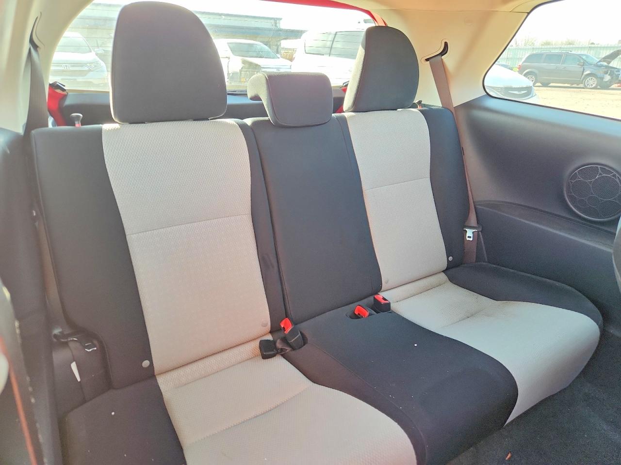 2012 TOYOTA YARIS 3-DOOR LE photo 10