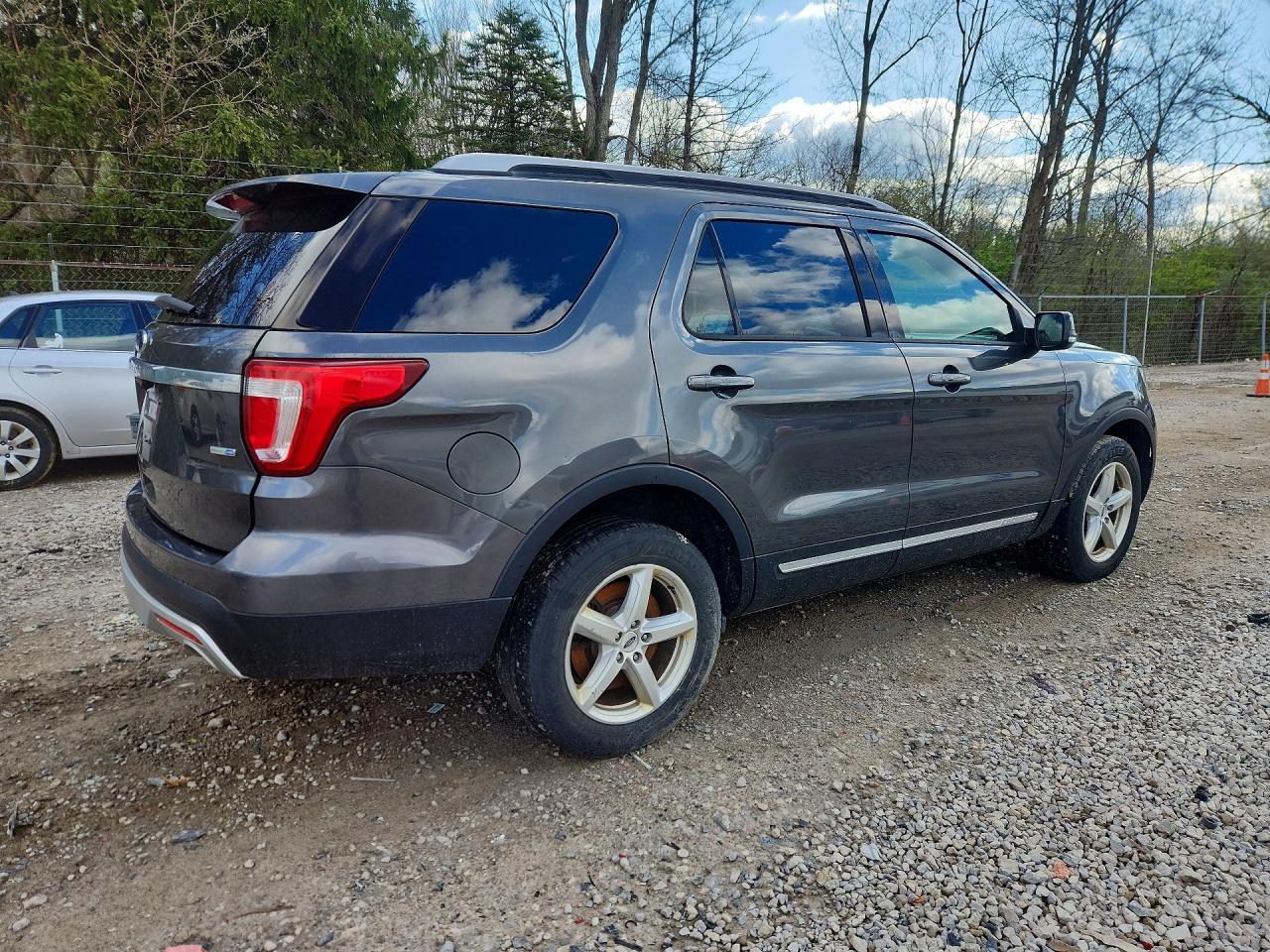 2017 FORD EXPLORER XLT photo 5