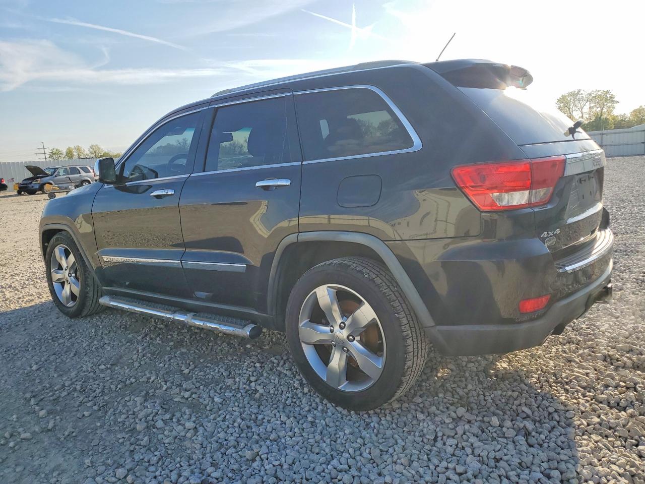 2012 JEEP GRAND CHEROKEE OVERLAND photo 3