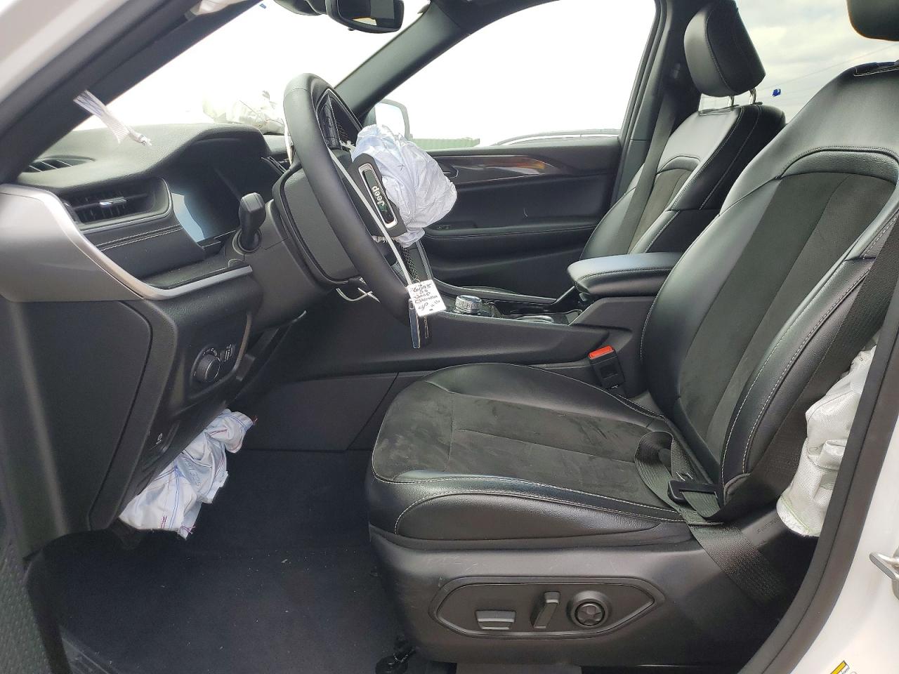2023 JEEP GRAND CHEROKEE photo 13
