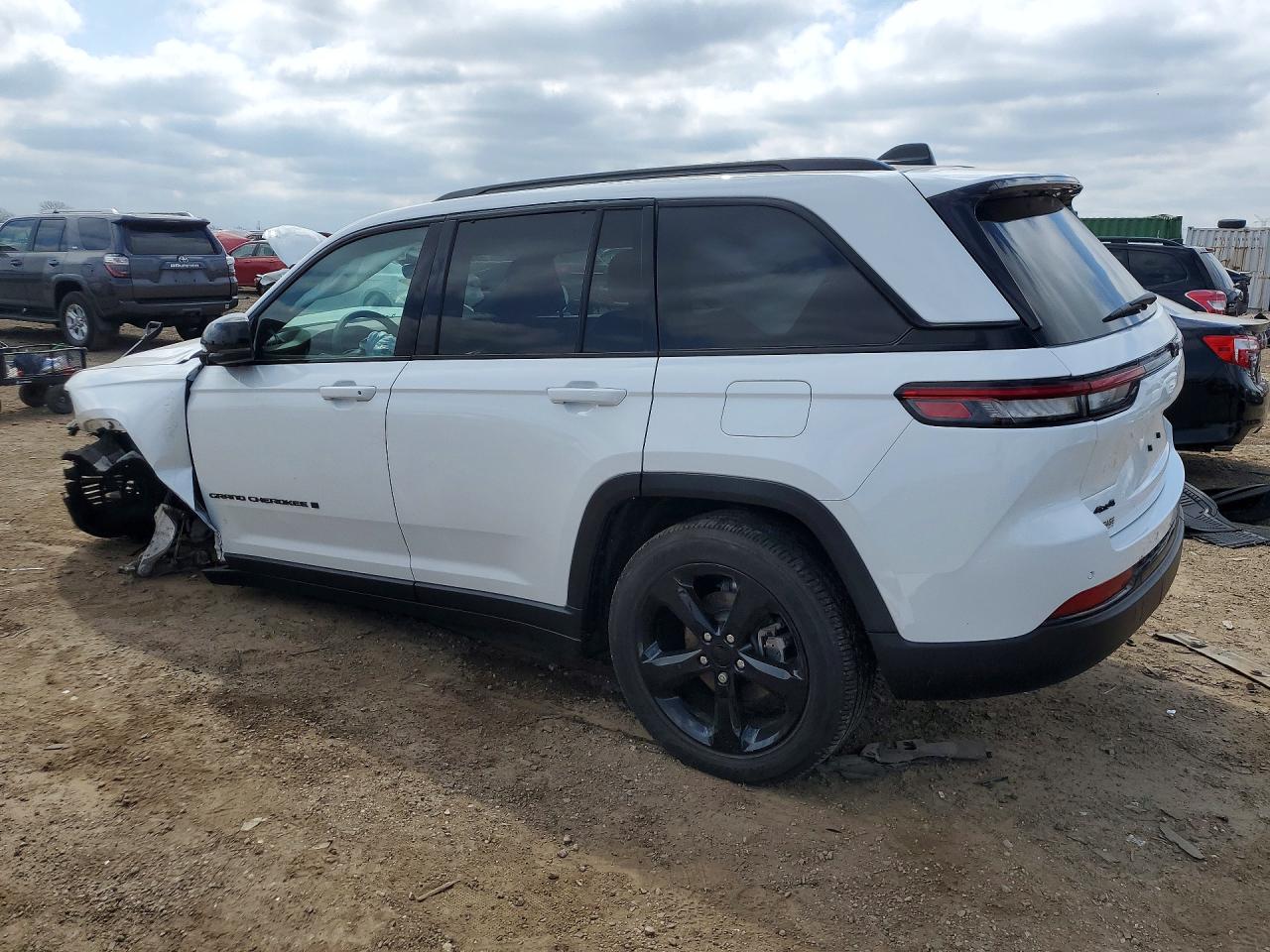 2023 JEEP GRAND CHEROKEE photo 3