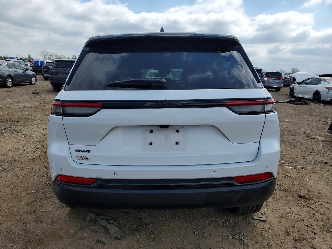 2023 JEEP GRAND CHEROKEE photo 11