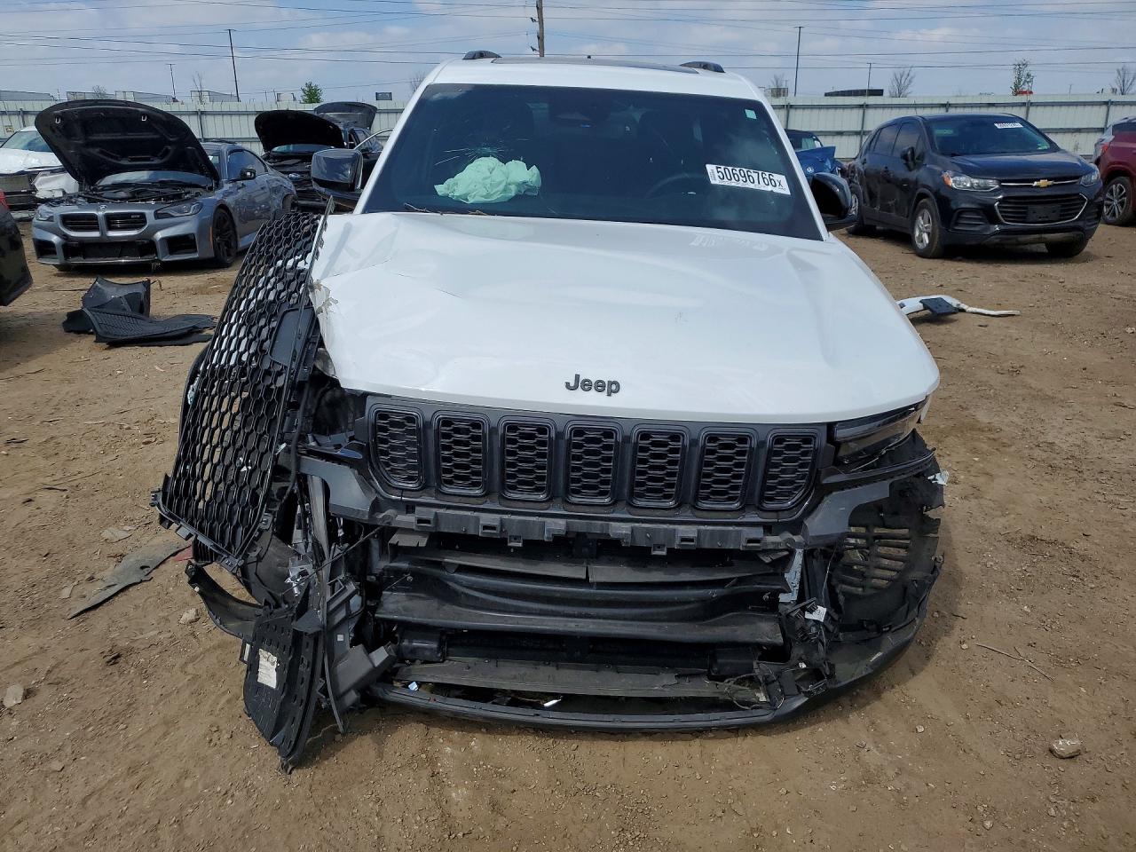 2023 JEEP GRAND CHEROKEE photo 9