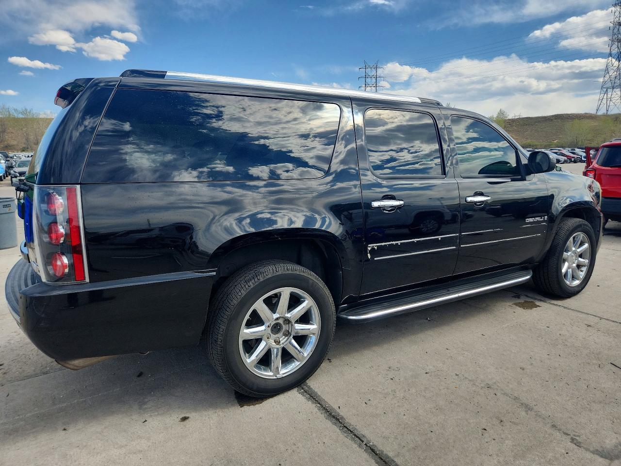 2007 GMC YUKON XL DENALI photo 3