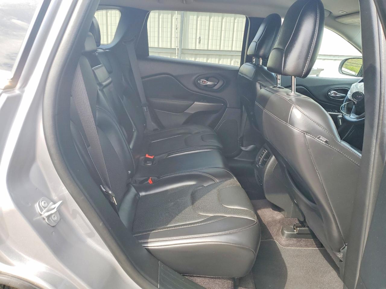 2019 JEEP CHEROKEE LIMITED photo 11
