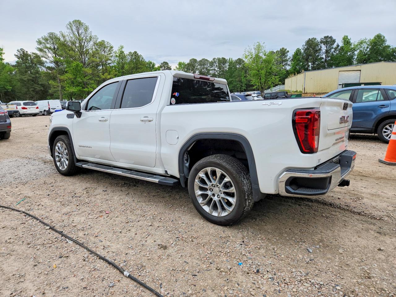 2022 GMC SIERRA LIMITED K1500 SLE photo 2