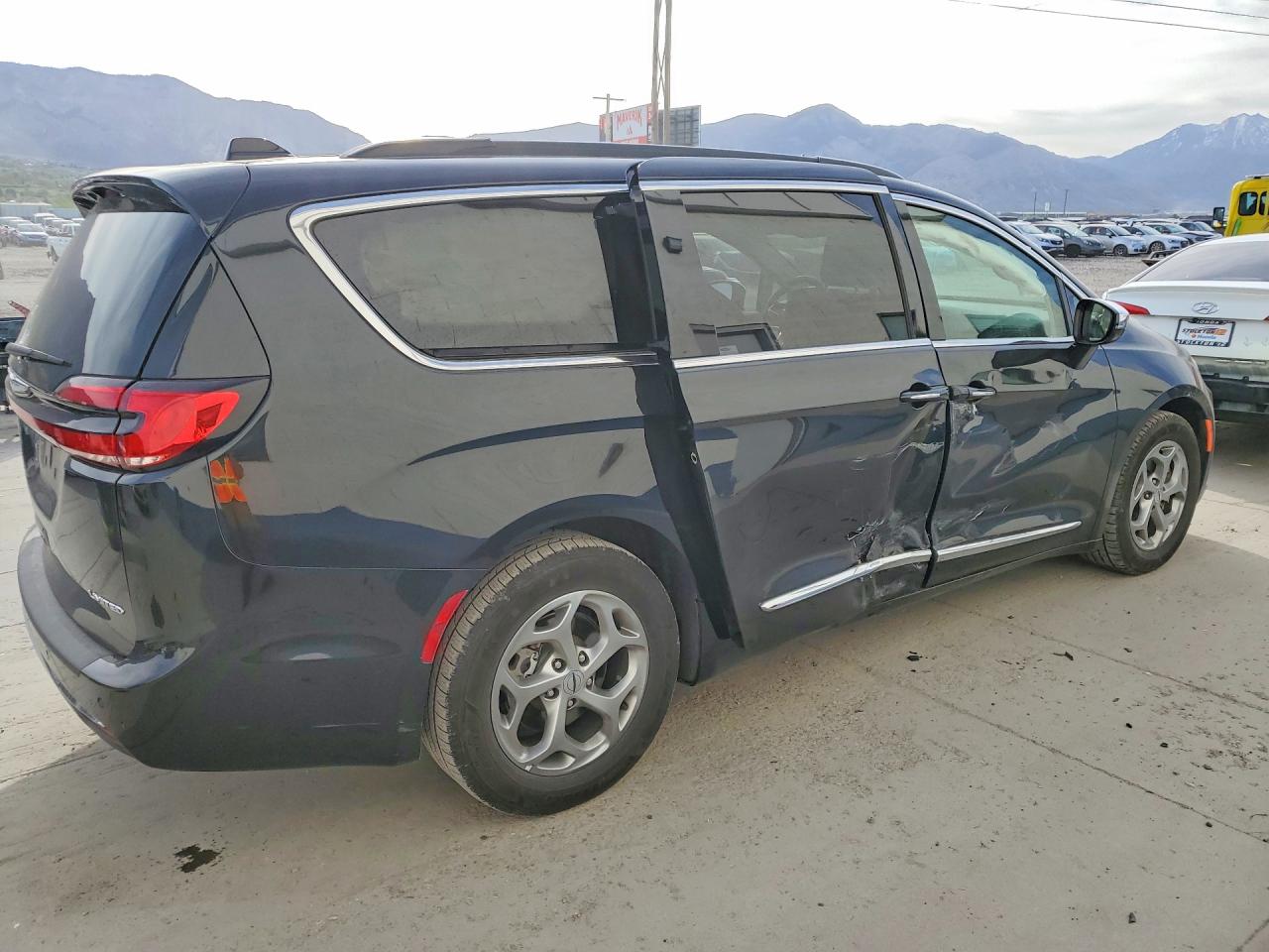2023 CHRYSLER PACIFICA LIMITED photo 5