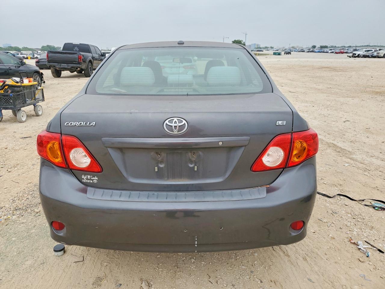 2010 TOYOTA COROLLA LE photo 11