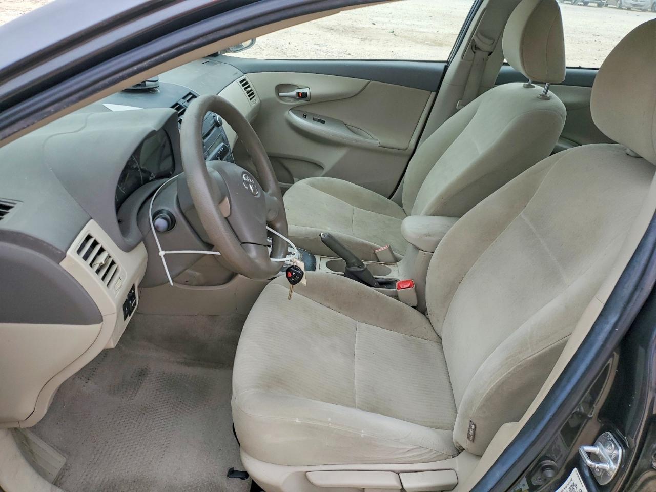 2010 TOYOTA COROLLA LE photo 13