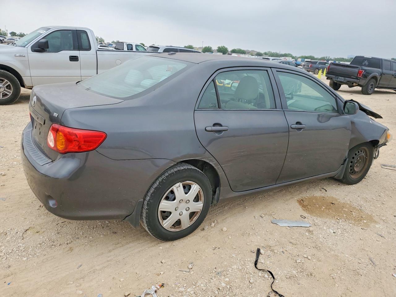 2010 TOYOTA COROLLA LE photo 5