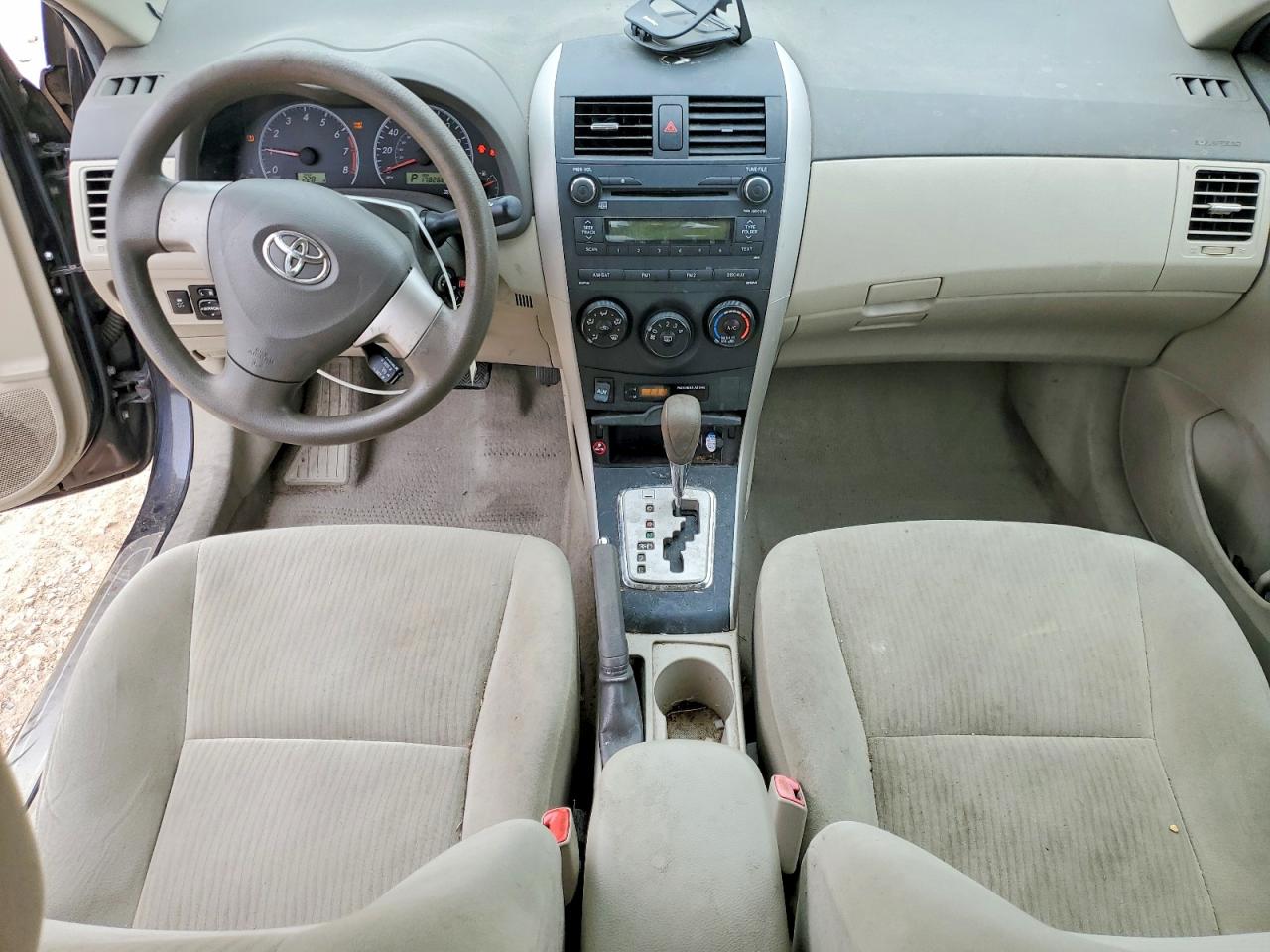 2010 TOYOTA COROLLA LE photo 15