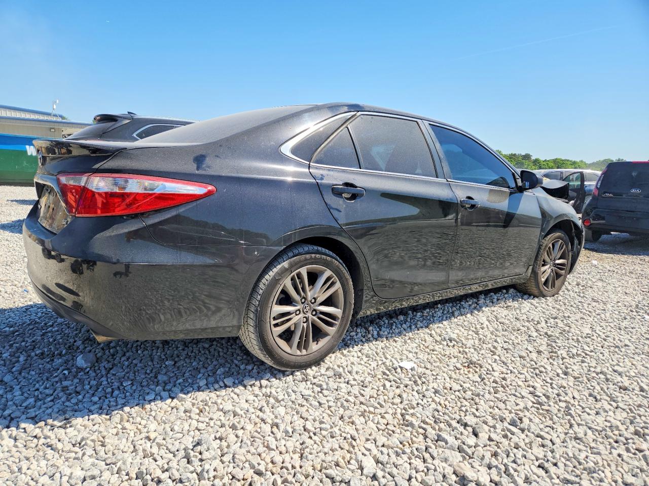 2017 TOYOTA CAMRY SE photo 5
