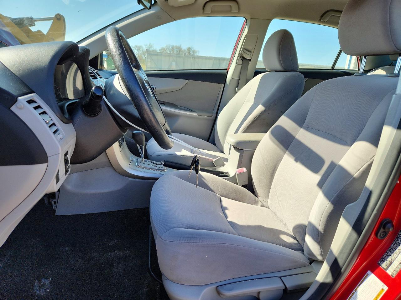 2011 TOYOTA COROLLA LE photo 13