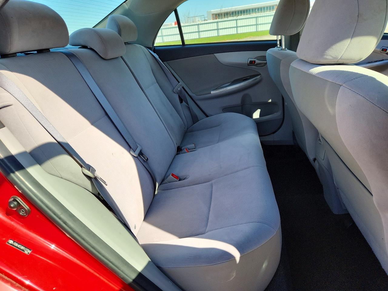 2011 TOYOTA COROLLA LE photo 19