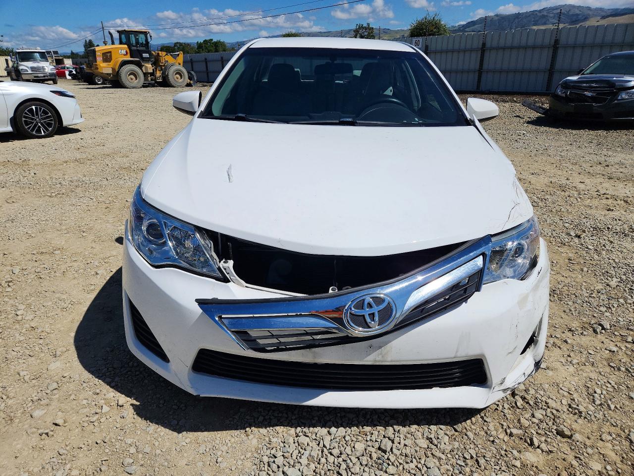 2014 TOYOTA CAMRY LE photo 13